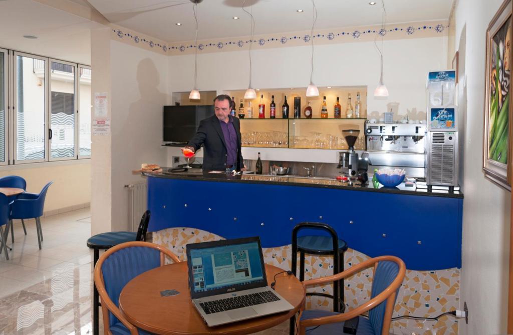 Ave Hotel