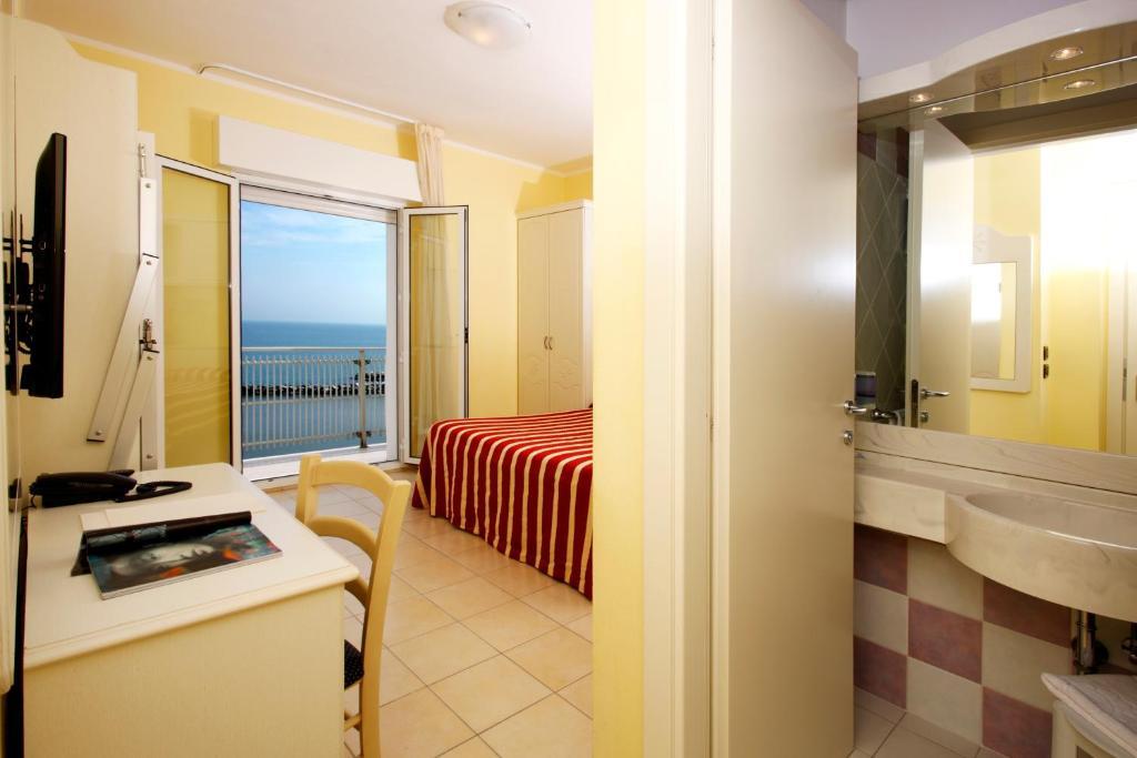 Hotel Baia 3*