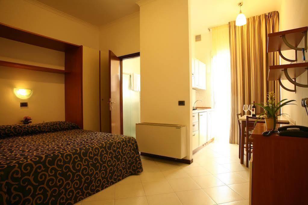 Queen Aparthotel