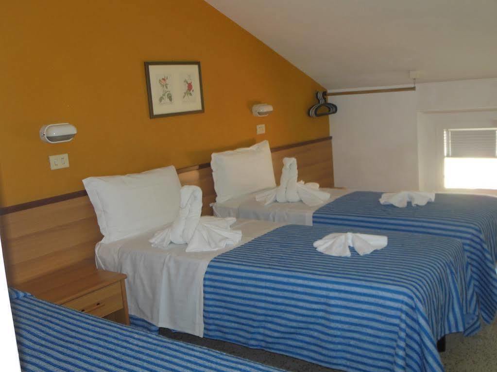 Kennedy Hotel 3*