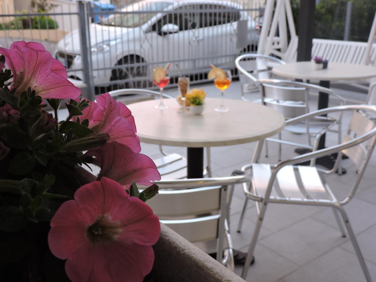 Sabrina Hotel 2*
