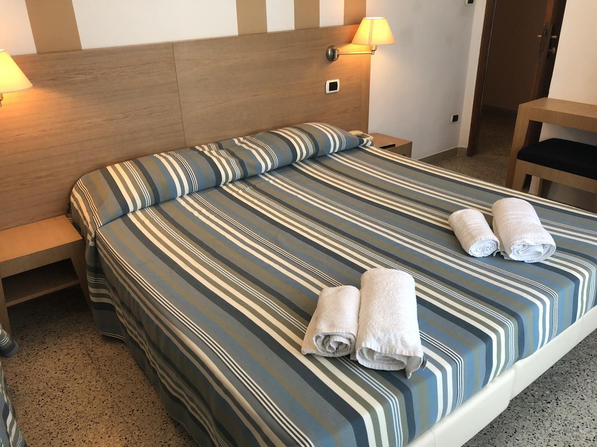 Gin Hotel 3*