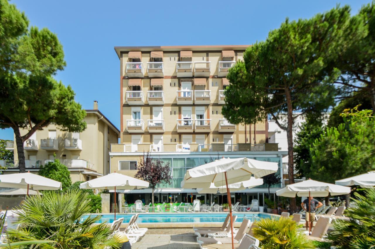 Hotel Lotus &