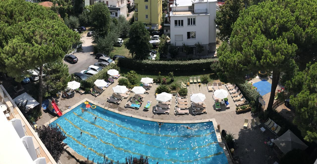 Hotel Lotus & 3*