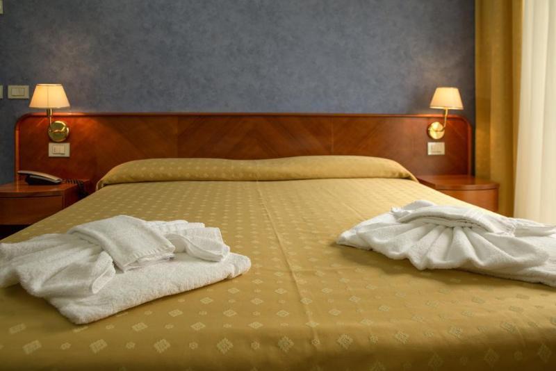 Remin Plaza 4*