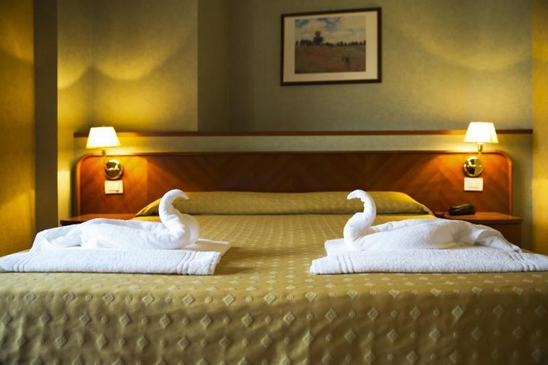 Remin Plaza 4*