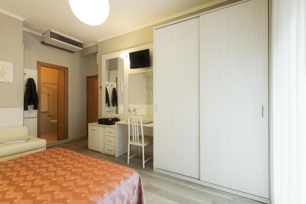 Ombretta Mare 3* Rimini