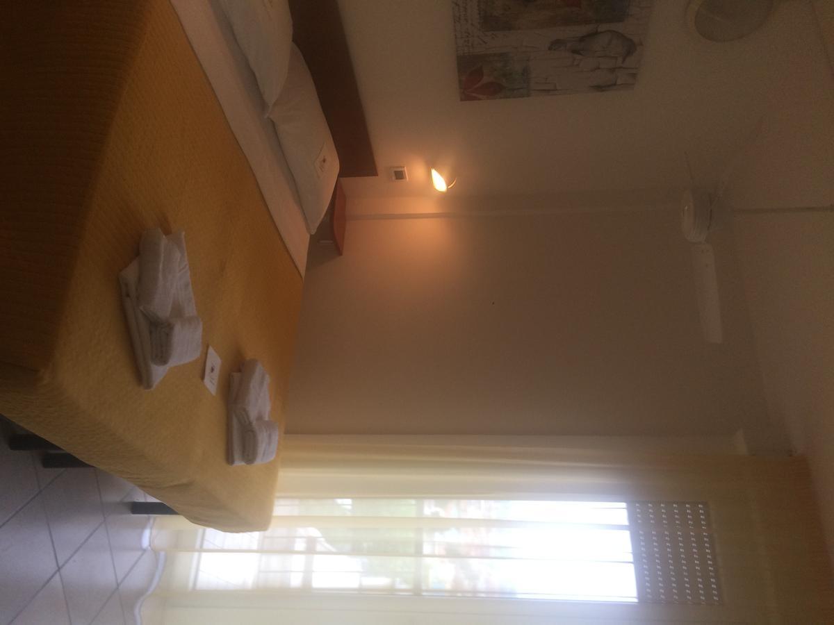 Hotel John 3*