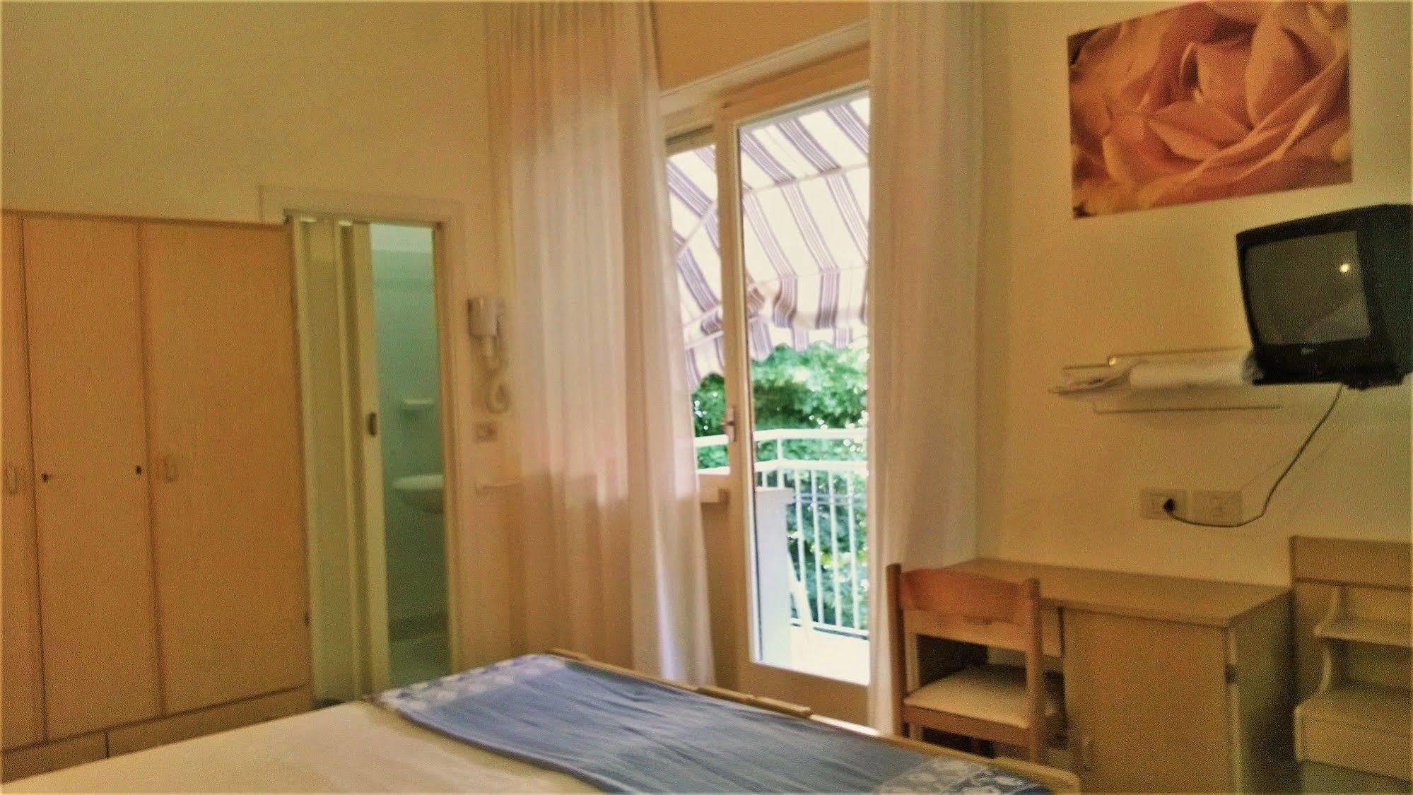 Capri Hotel 2*