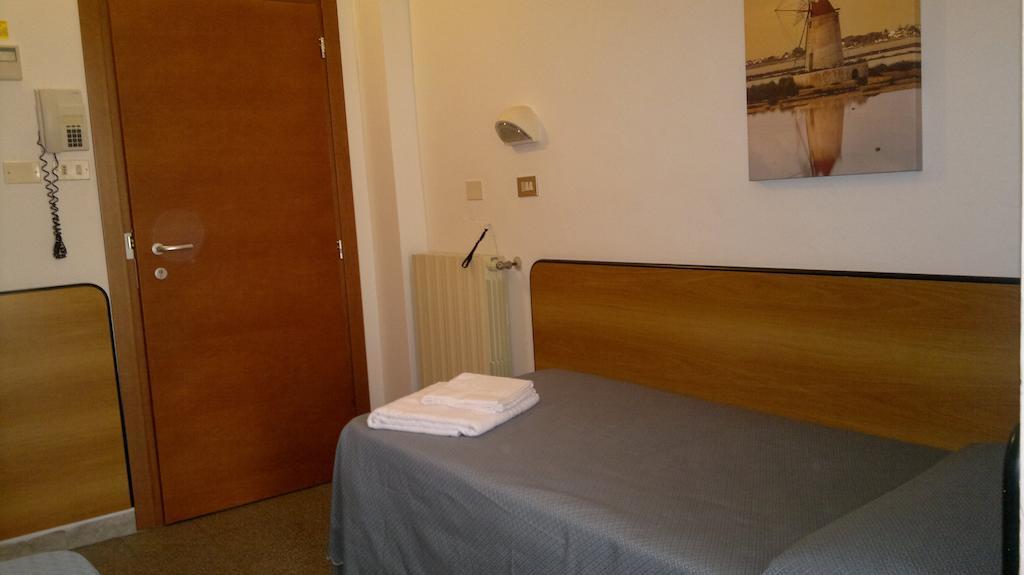 Half Moon Airport Restaurant 3* Rimini