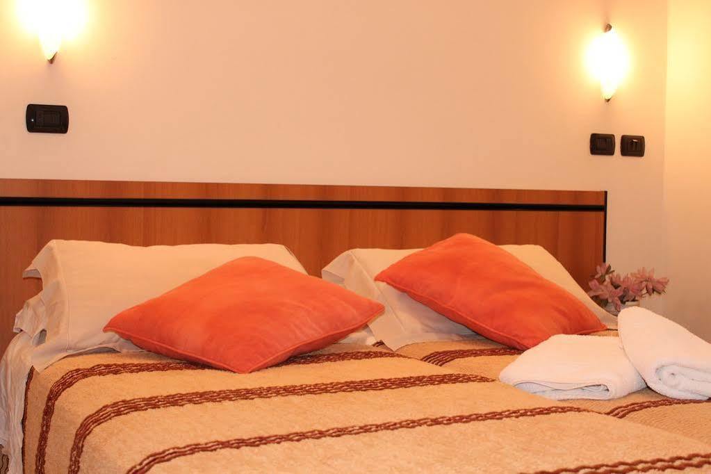 Maria Serena Hotel 3*