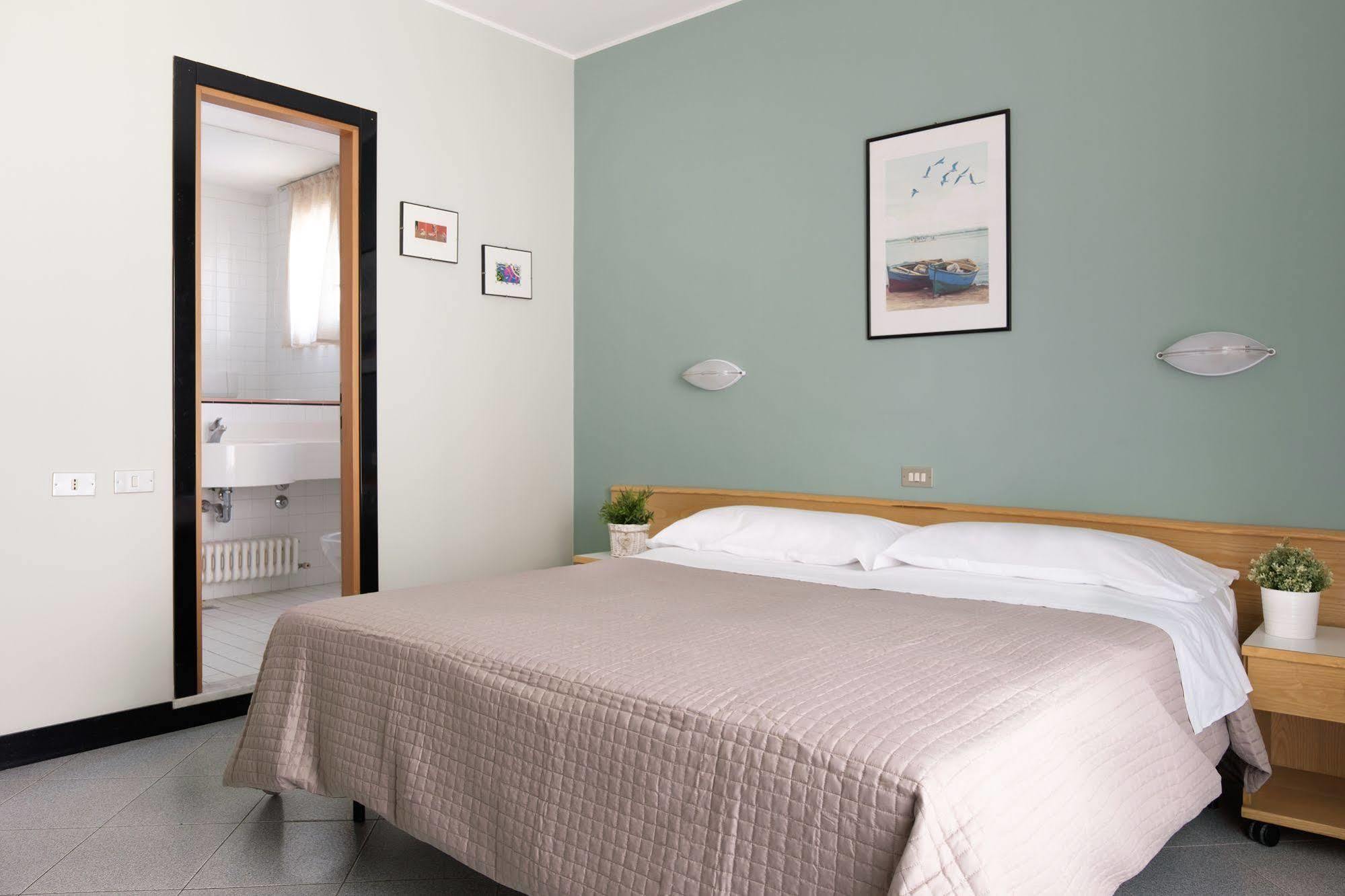 Junior Hotel