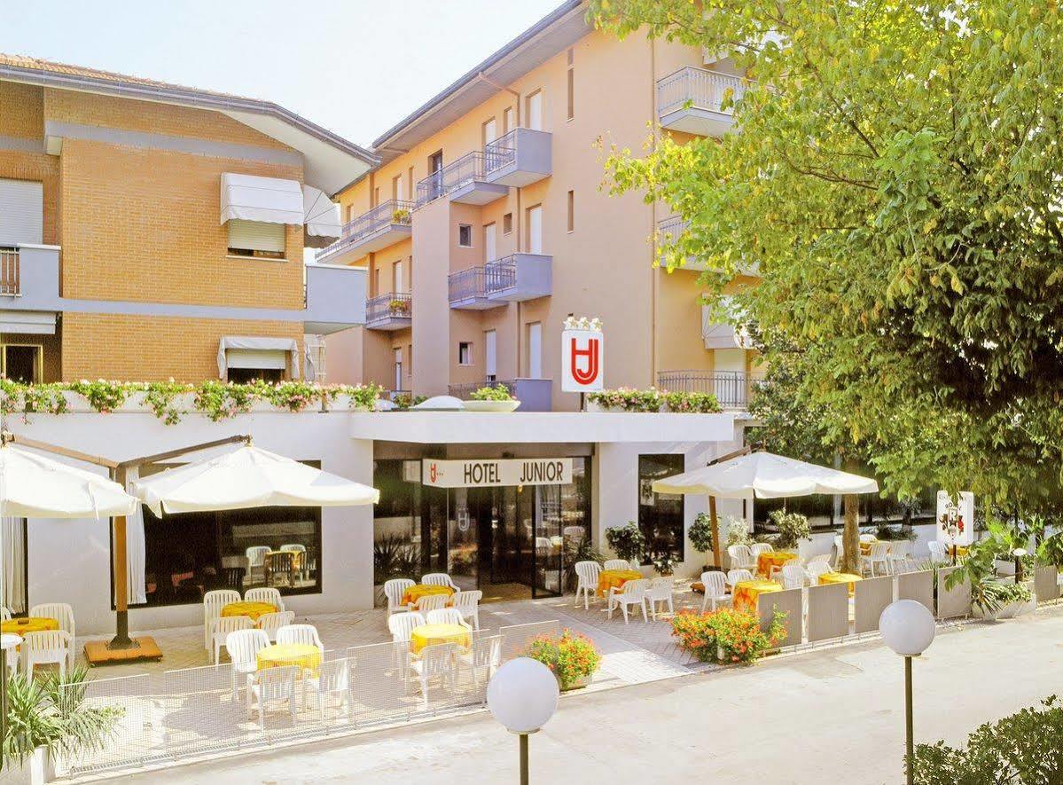 Junior Hotel