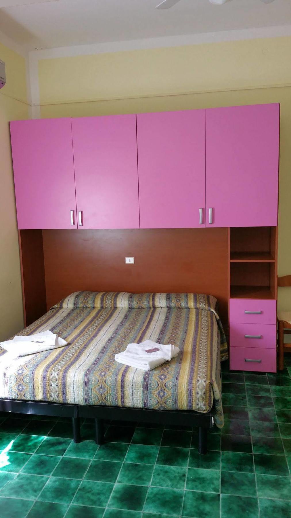 Lorena Hotel 2*