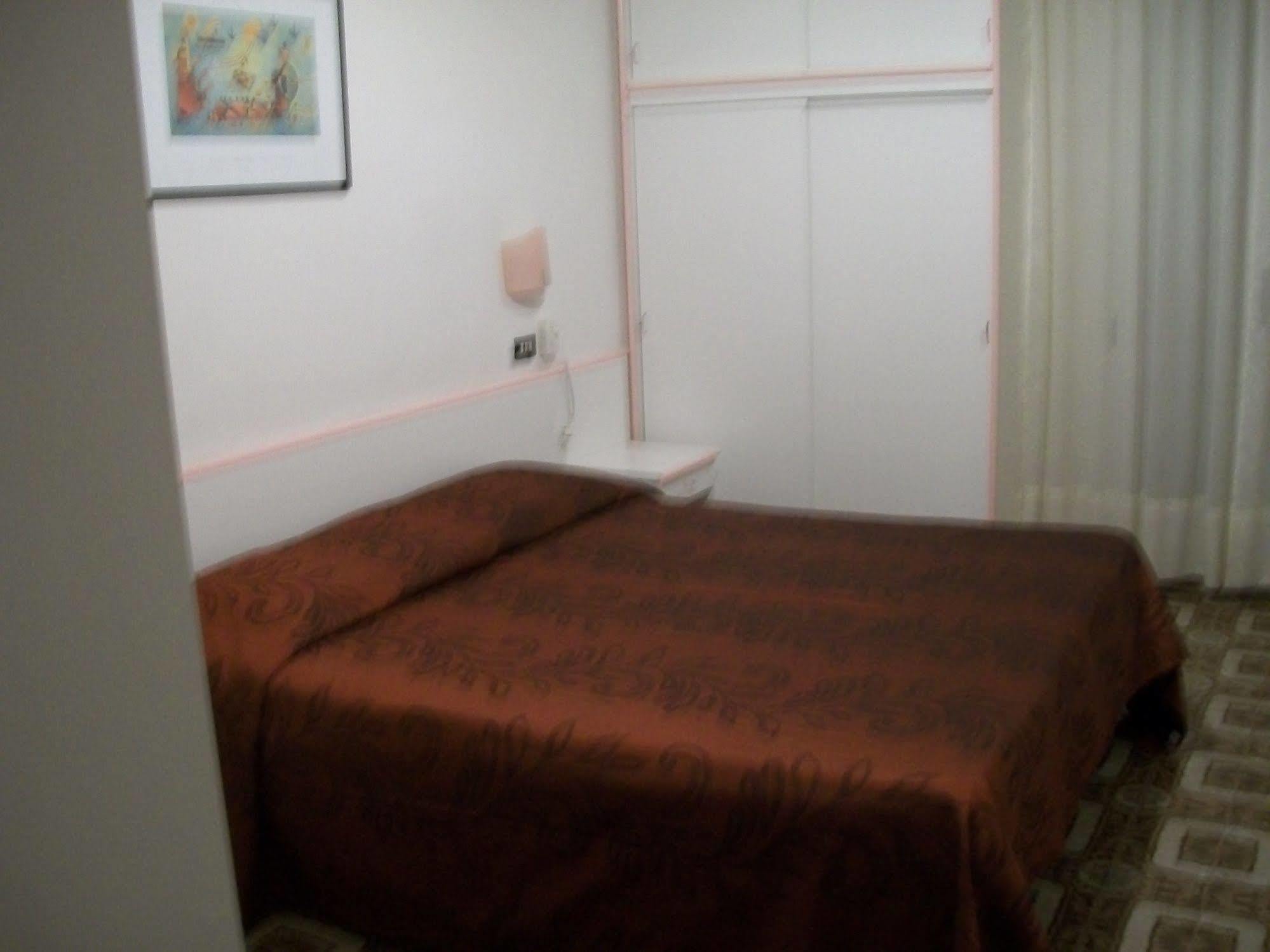 Rosy Hotel