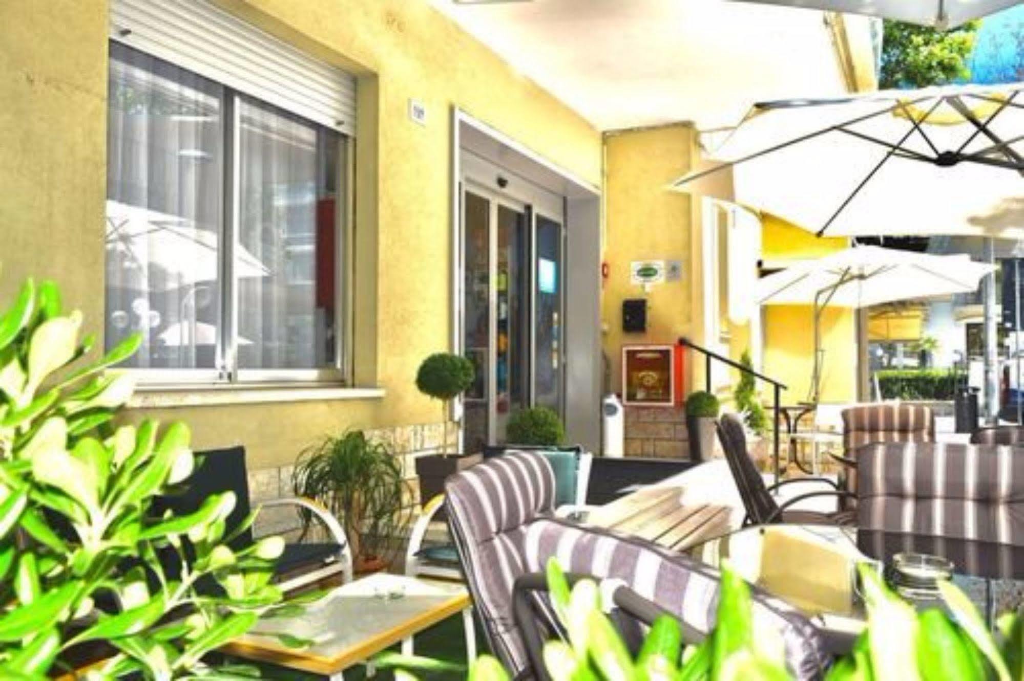 Oxford Hotel 3*