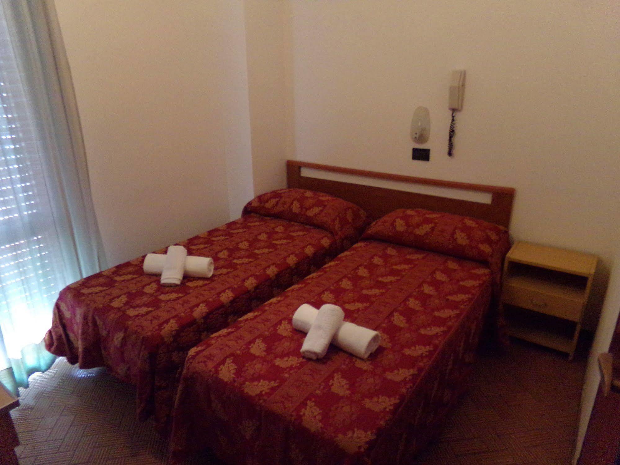 Fellini Hotel 3*