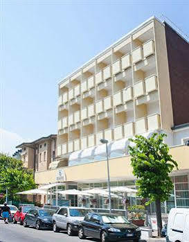 Boom Hotel 3*