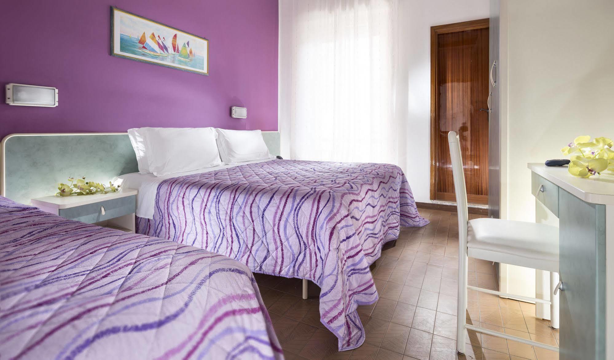 Hotel Sandra 3*