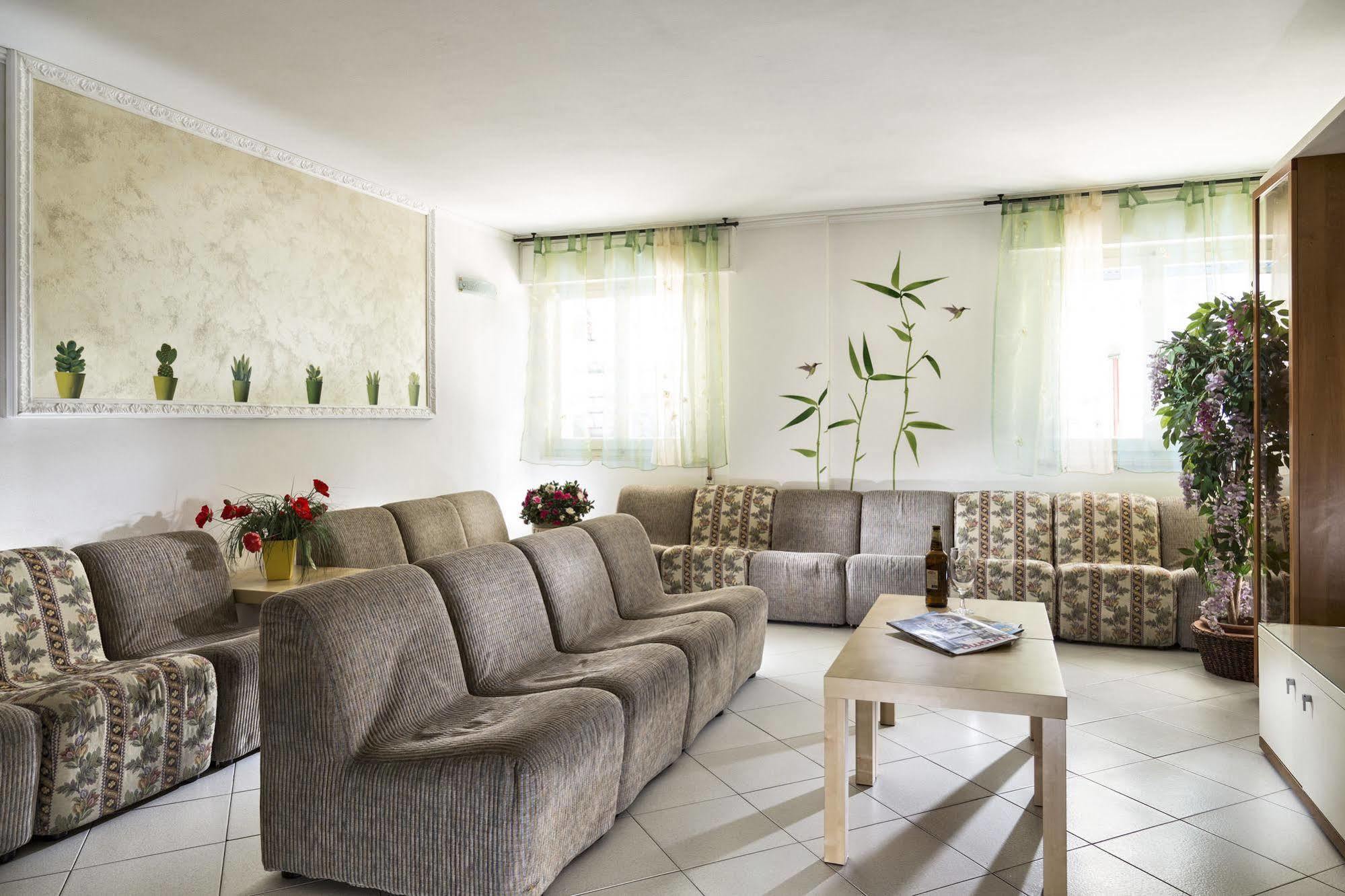 Sandra Hotel 3*