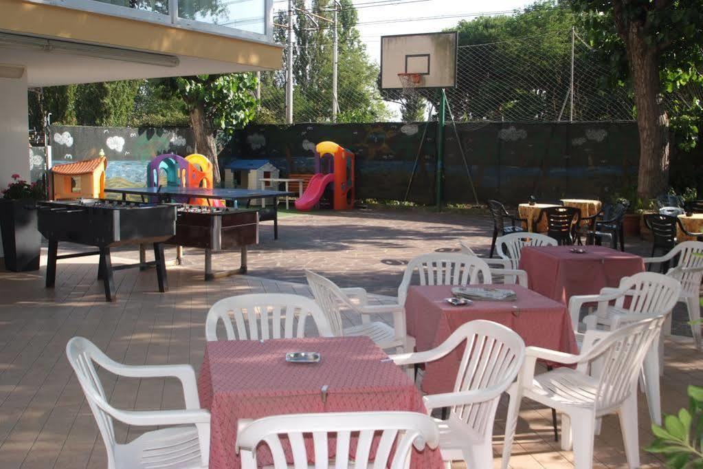 Sandra Hotel 3*