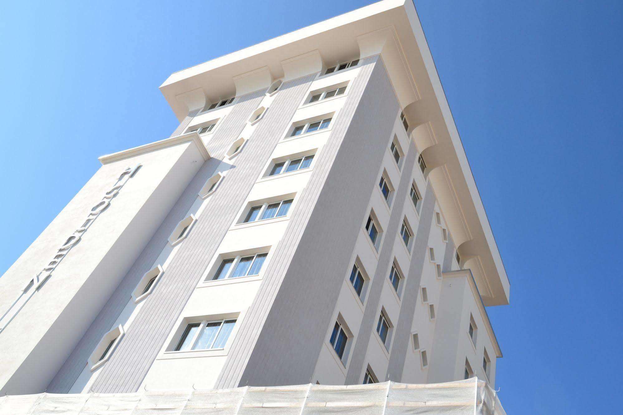 Golden Hotel