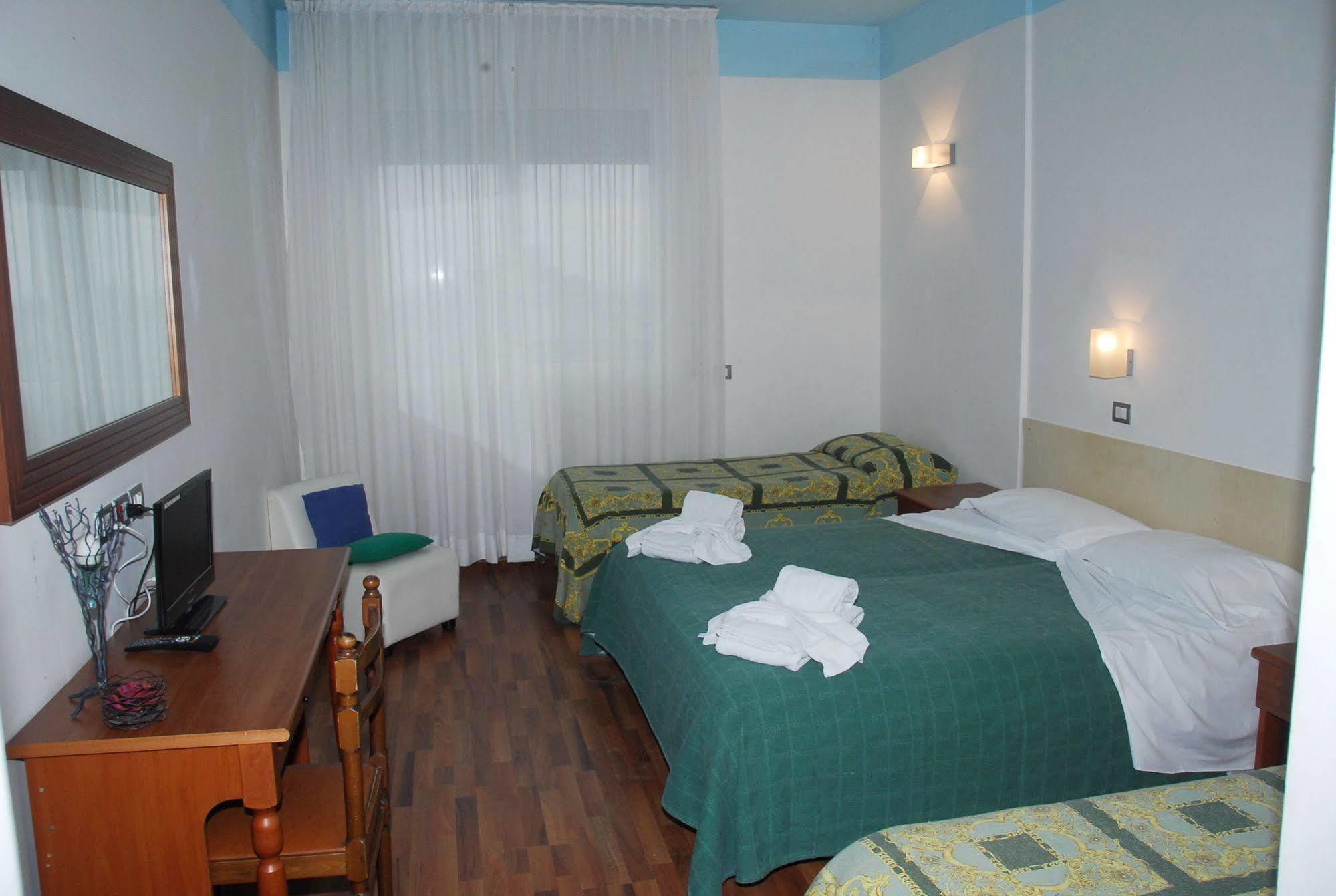 Hotel Golden 3*