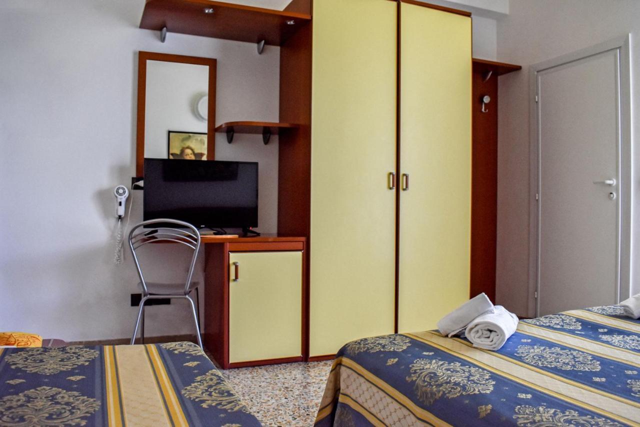 Hotel Dear