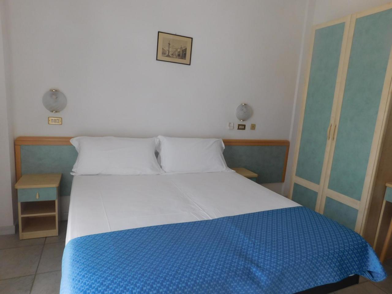 Dolores Hotel 3*