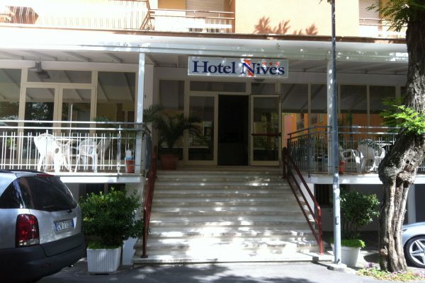 Nives Hotel 3*