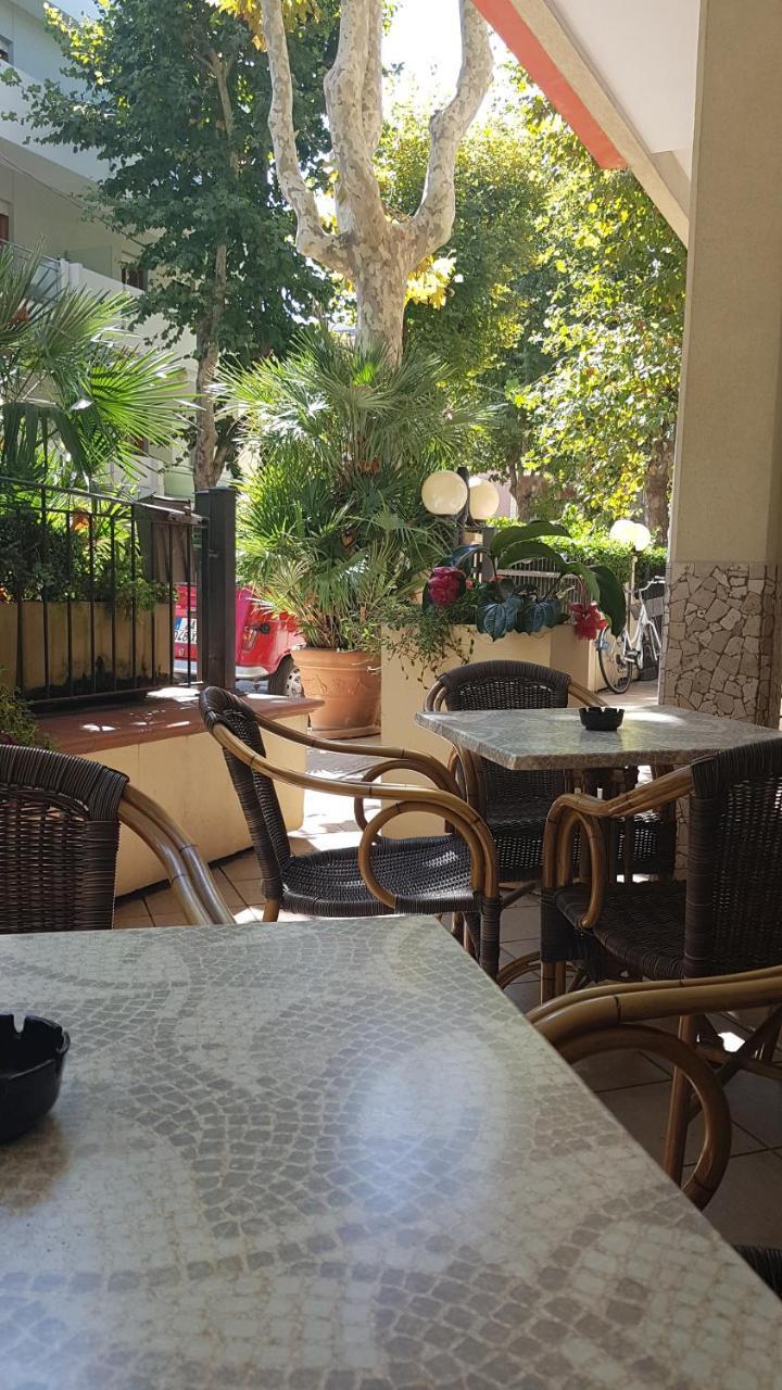 De La Hotel 3*