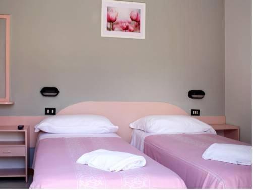 Laura Hotel *