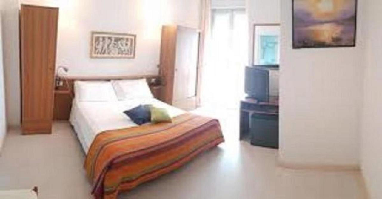 Ribot Hotel 3*