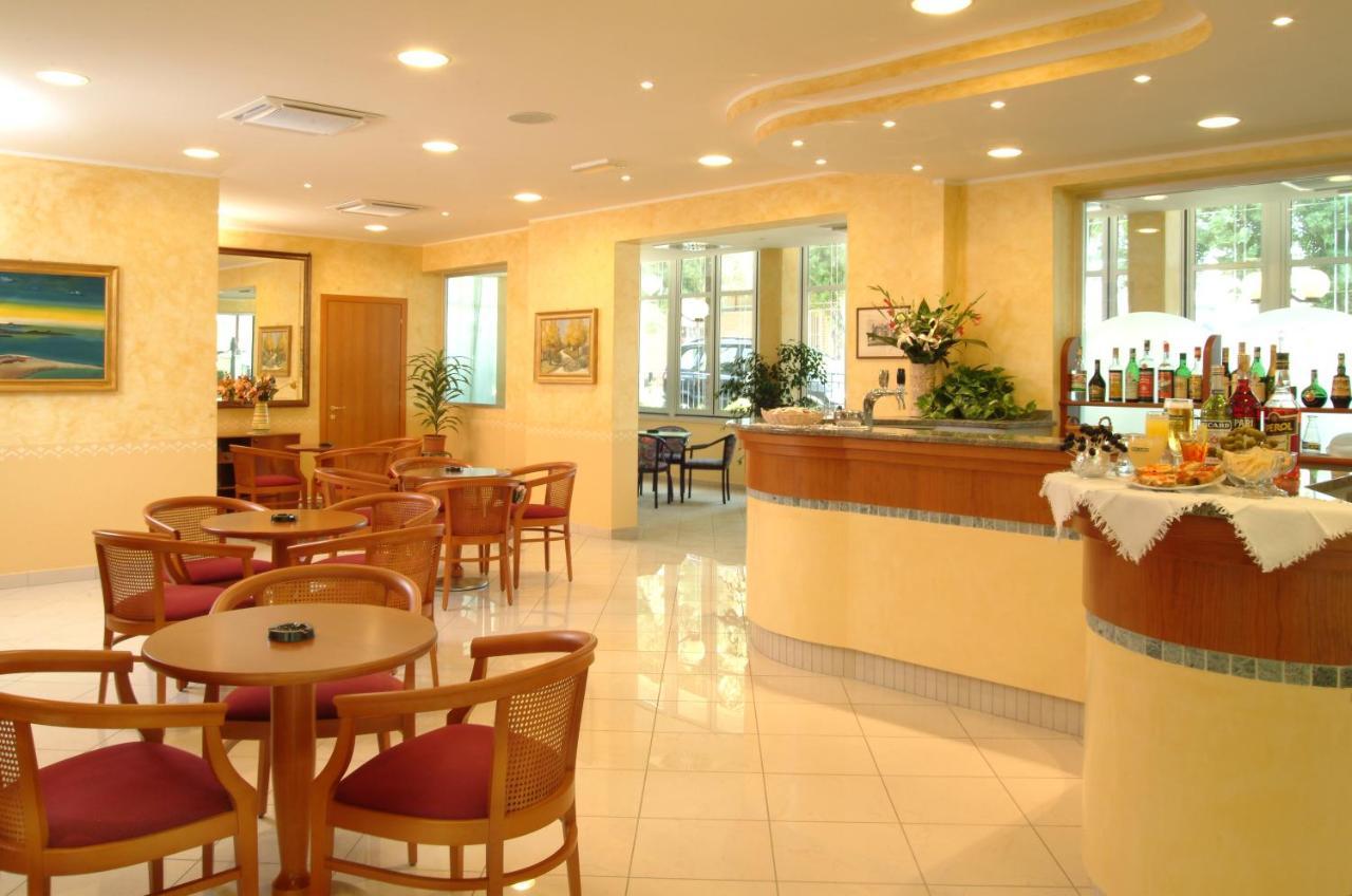 De La Hotel 3*