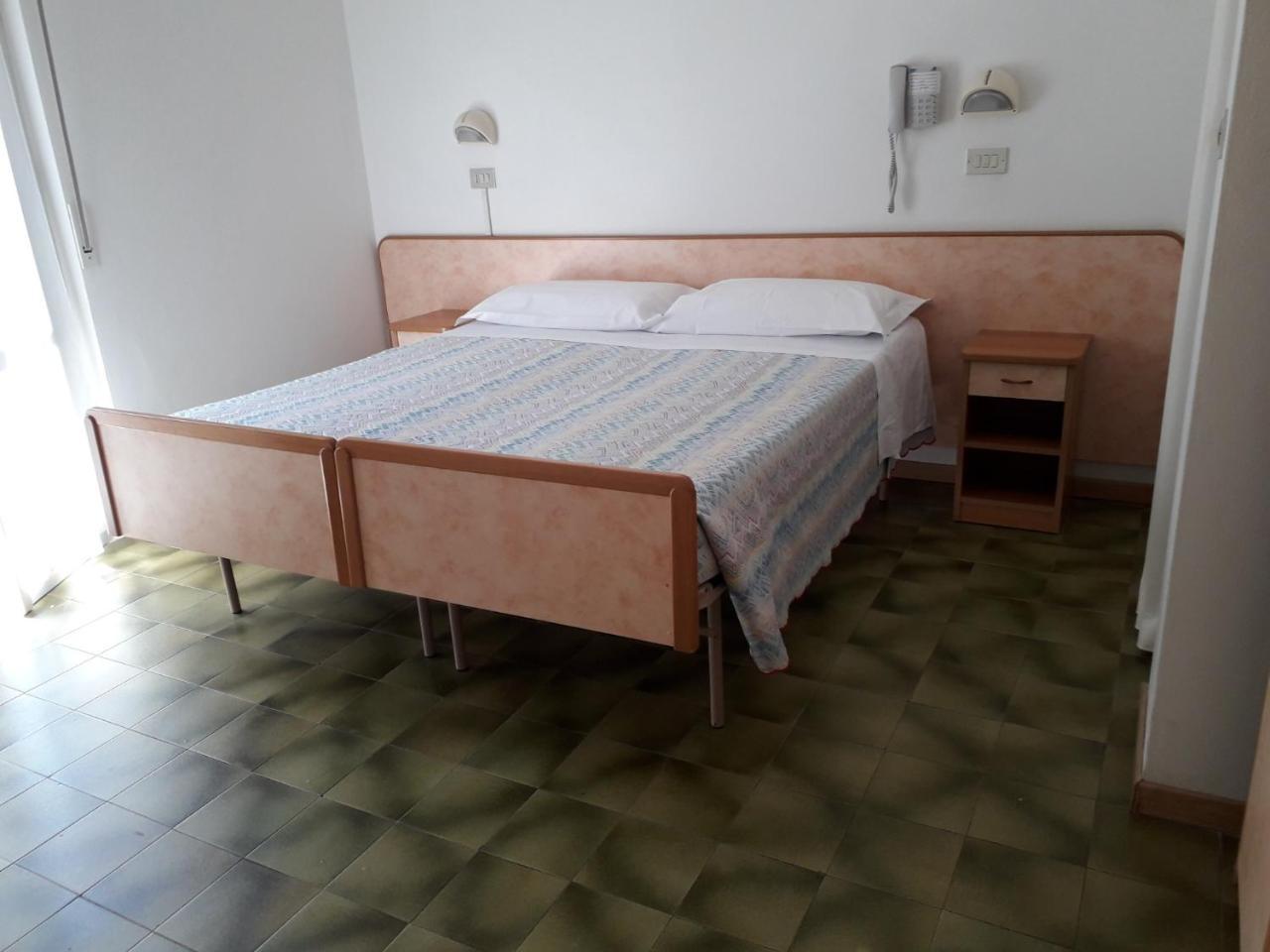 Lora Hotel
