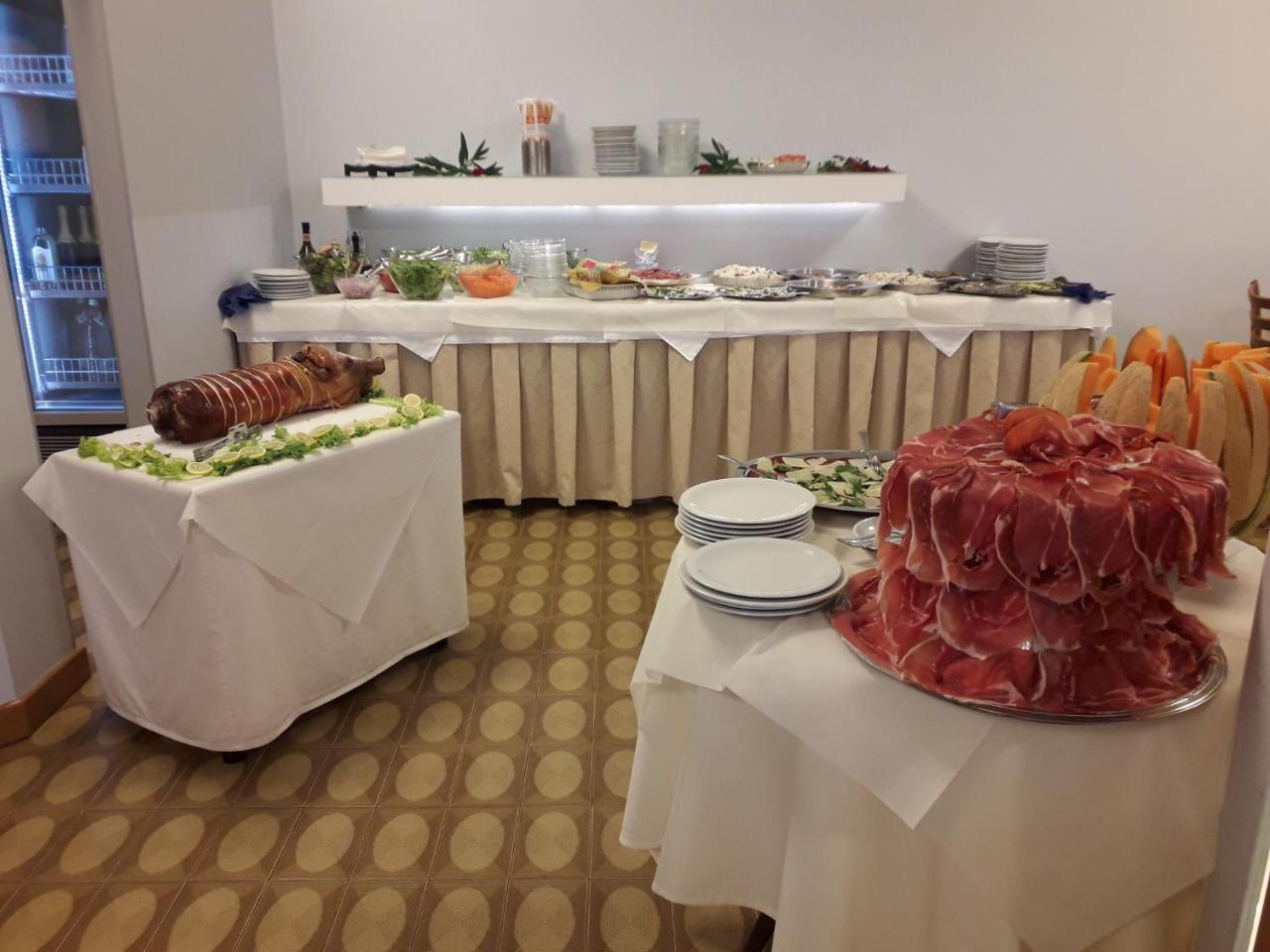 Lora Hotel