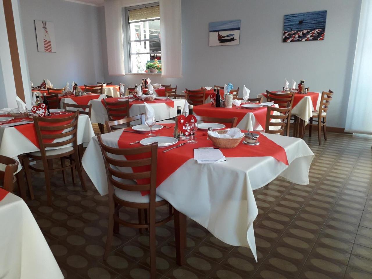 Lora Hotel 2*