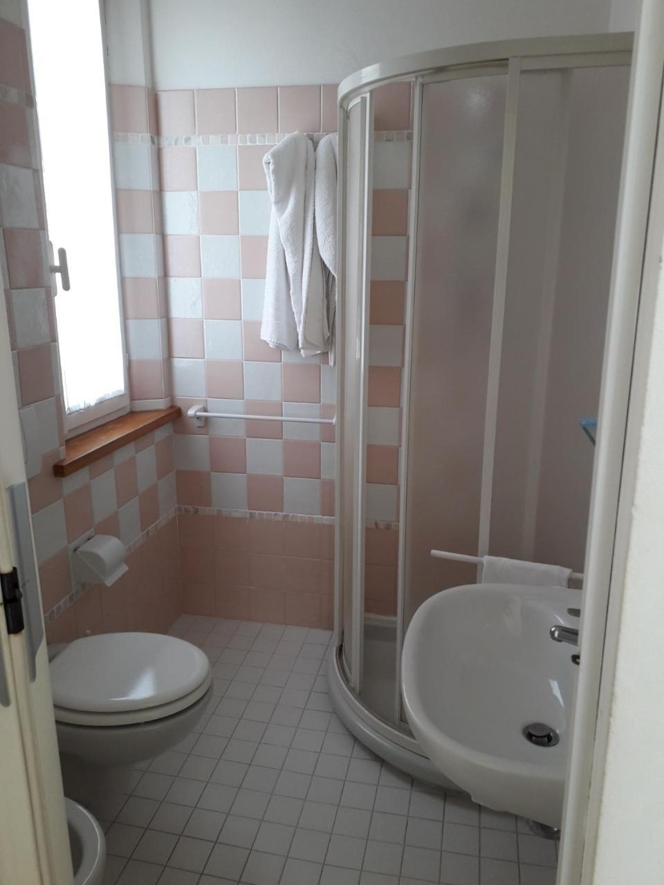 Hotel Lora 2*
