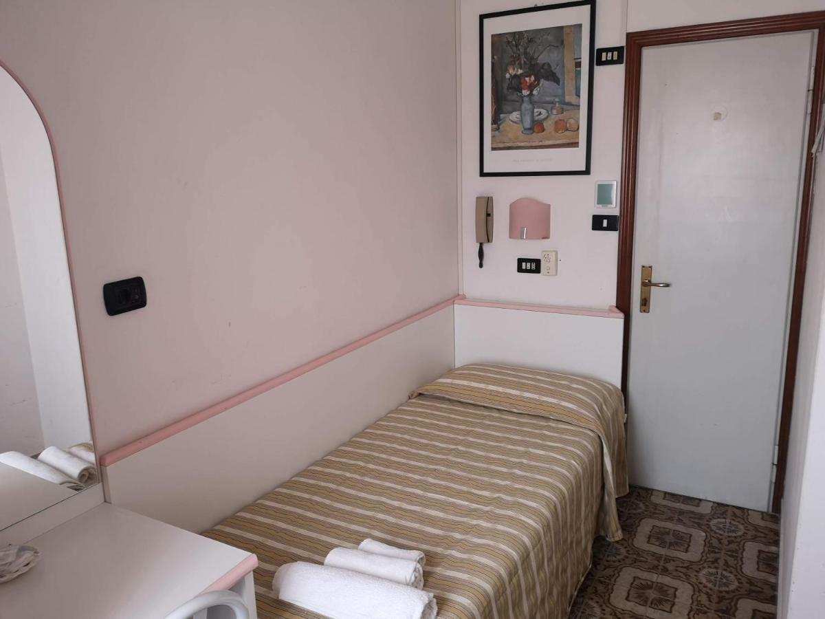 Rosy 3* Rimini