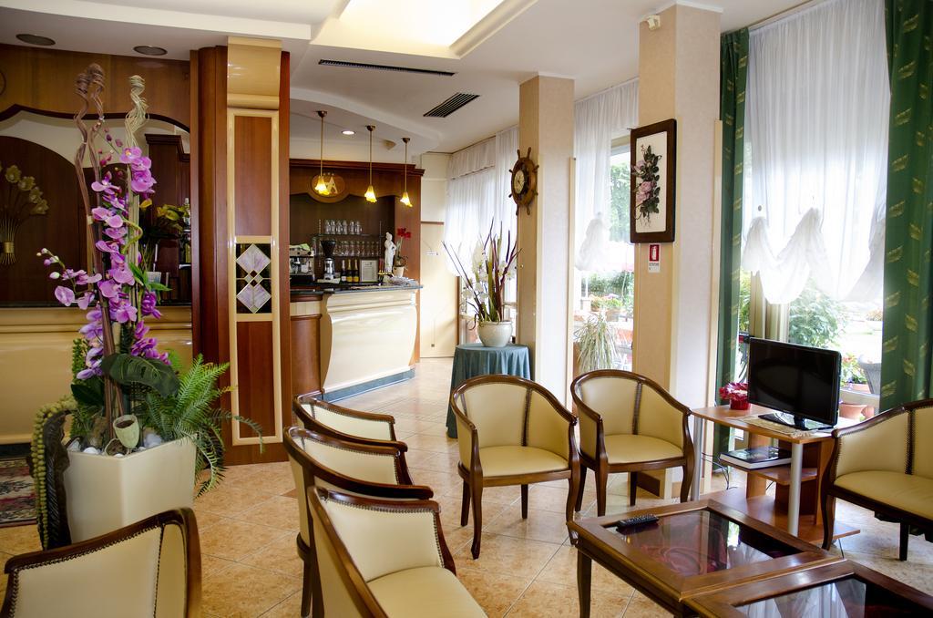 Apollo Hotel