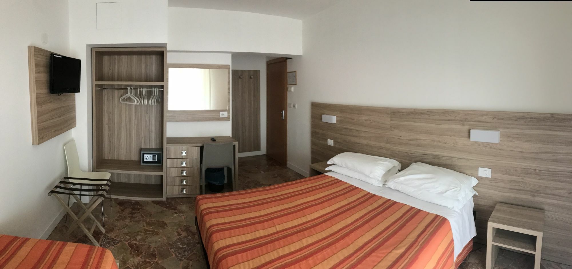 Hotel Lotus &