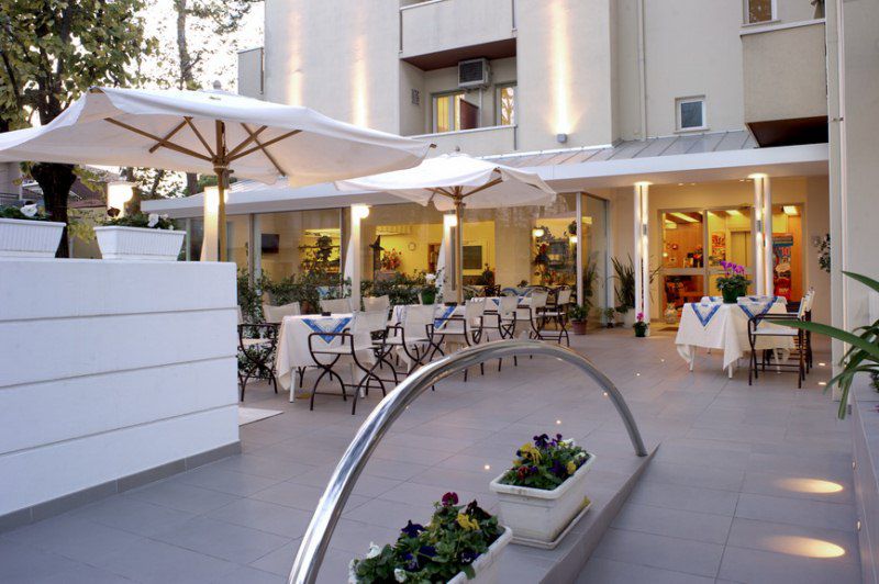 Nives Hotel Rimini