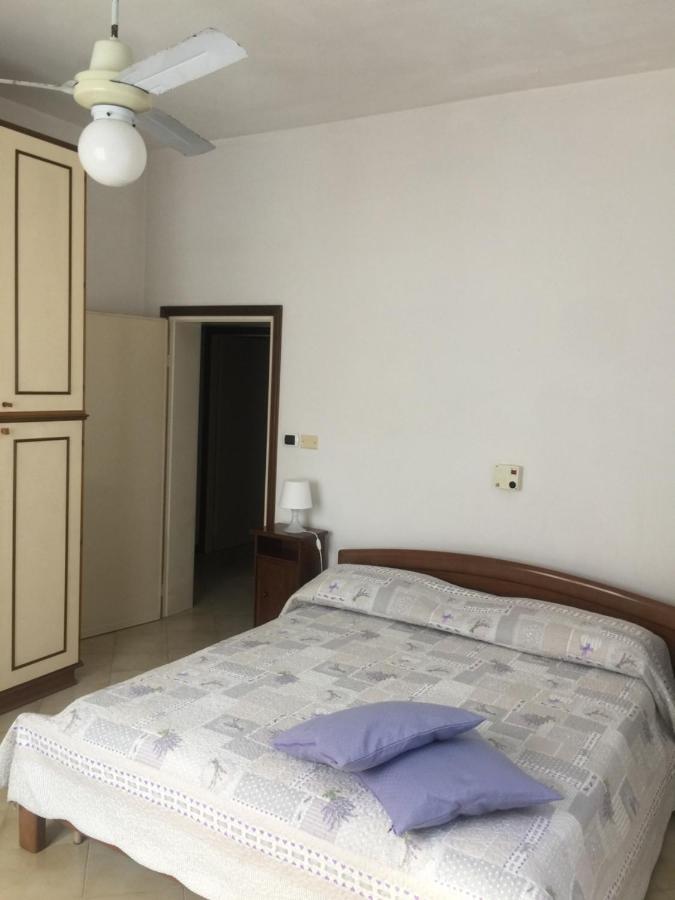 La Casa Di Clara Ombrellone Con 2 Lettini Al Lido San Giuliano Gratis E Parcheggio Privato Gratis Apartment Rimini