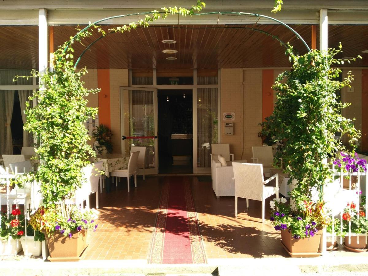 Simon Hotel