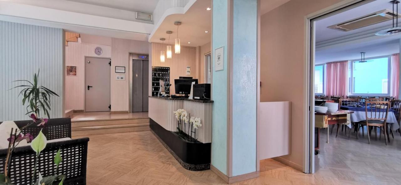 Cosmos Hotel 3*