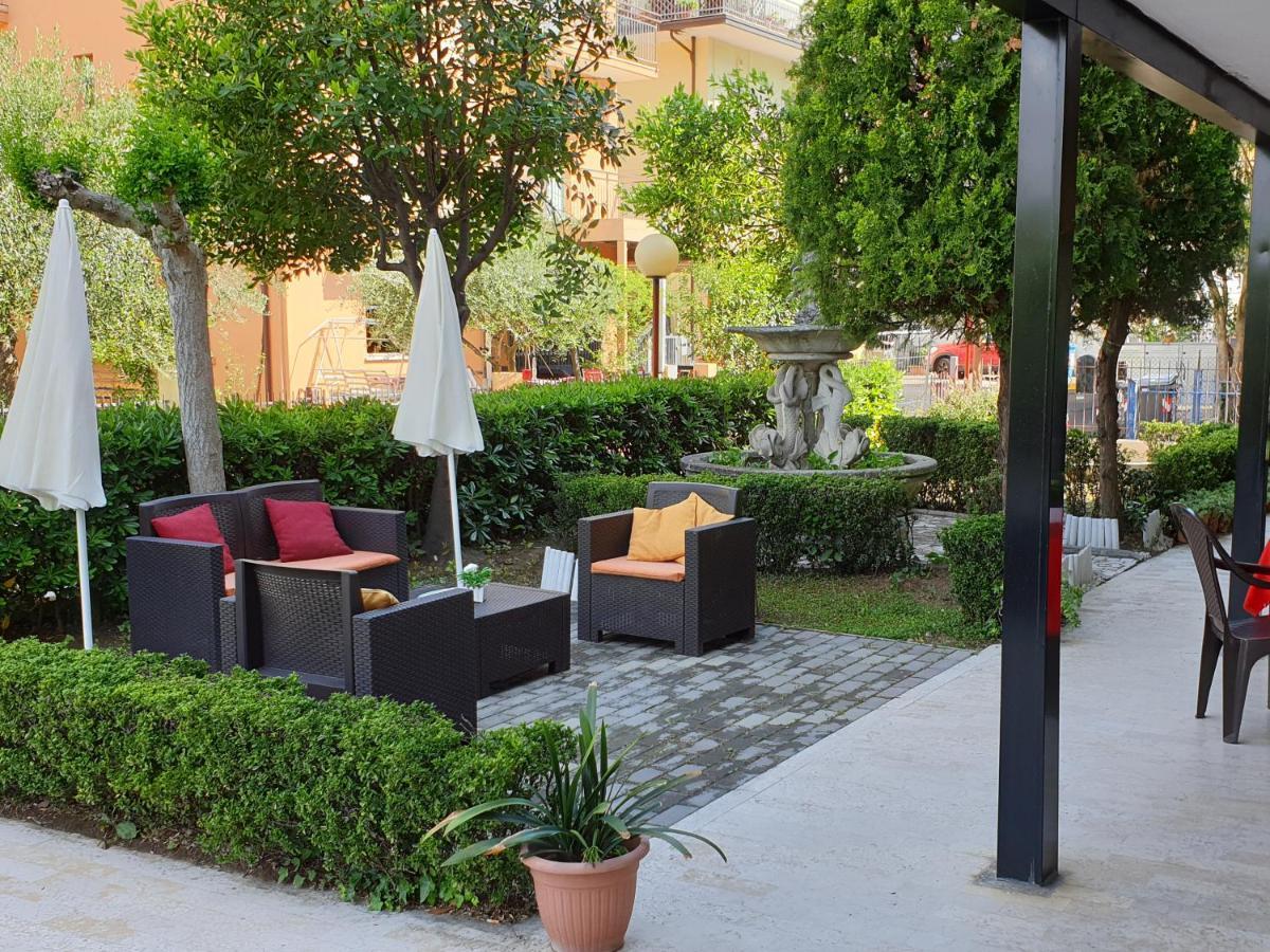 Paradiso Hotel 2*