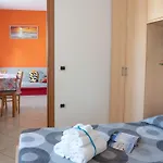 Residence Yellow
