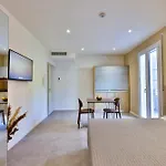 Apho Apartment Hotel