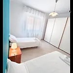 Casa A Rimini A 100 Mt Dal Mare Due Camere E Due Bagni Cucina E Salotto