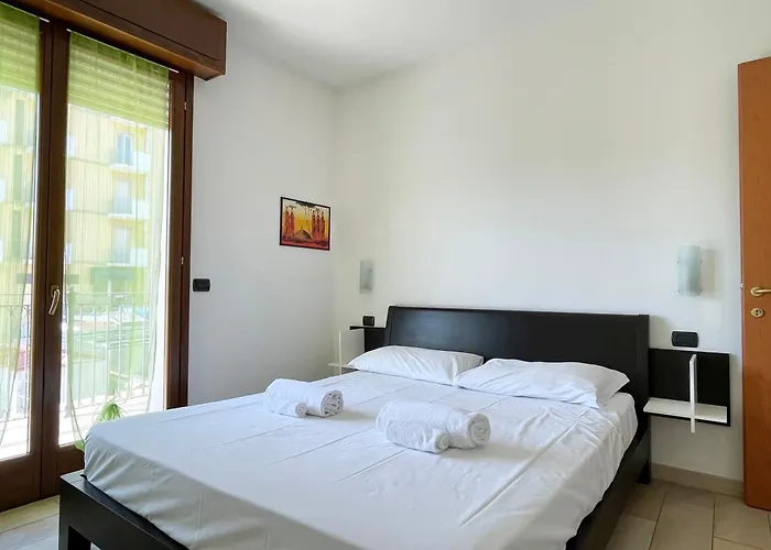 Bilocale Con Terrazzo E Parcheggio - Alba Blu